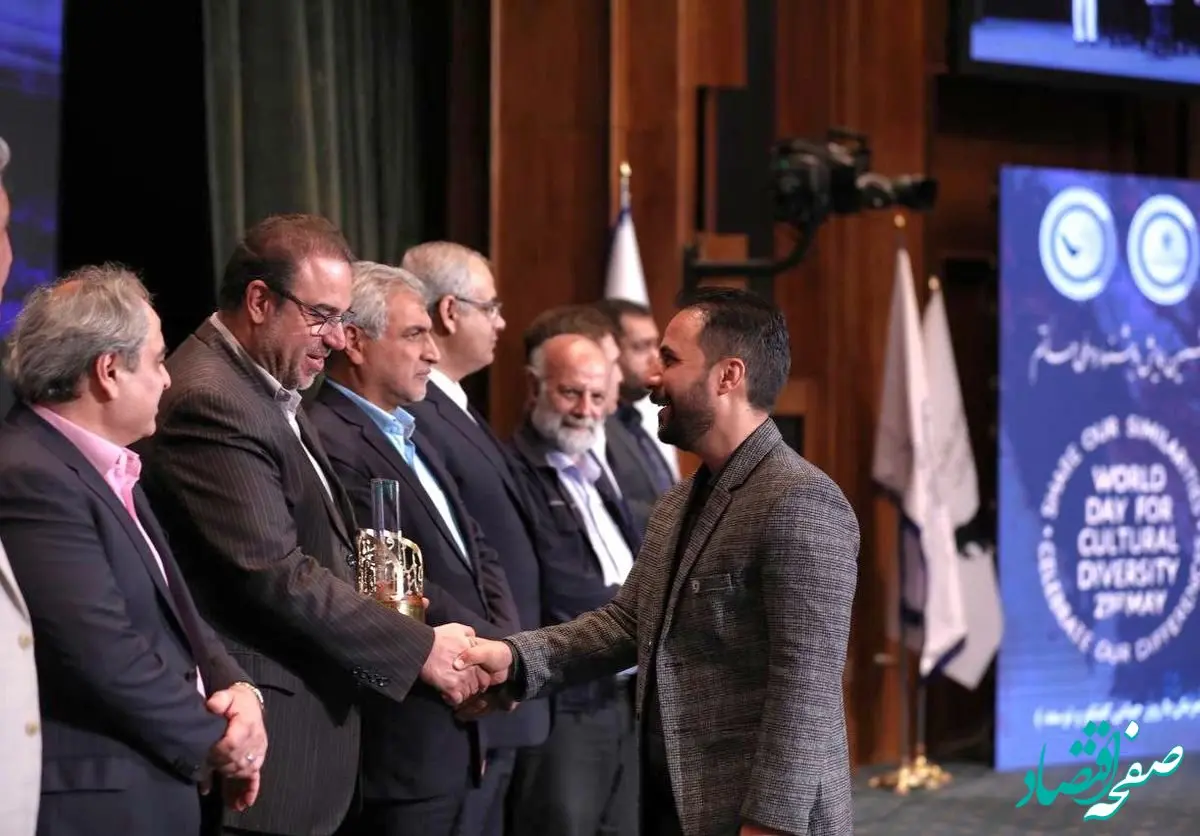 دریافت تندیس «فناوری و نوآوری پیشرو» توسط شرکت توسعه آهن و فولاد گل‌گهر