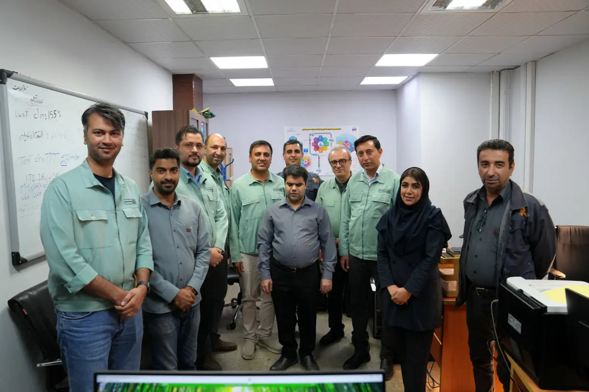 به مناسبت فرا رسیدن روز عصای سفید انجام شد؛ تجلیل از کارمند روشندل شرکت فولاد هرمزگان