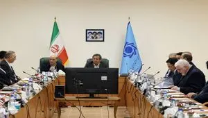 تاکیید همتی بر تلاش شبکه بانکی برای پیش برد سیاست‌ها 