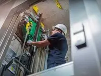 هزینه‌ تعمیر آسانسور، پکیج و ریموت بر عهده چه کسی است؟/ مستاجر یا موجر؟