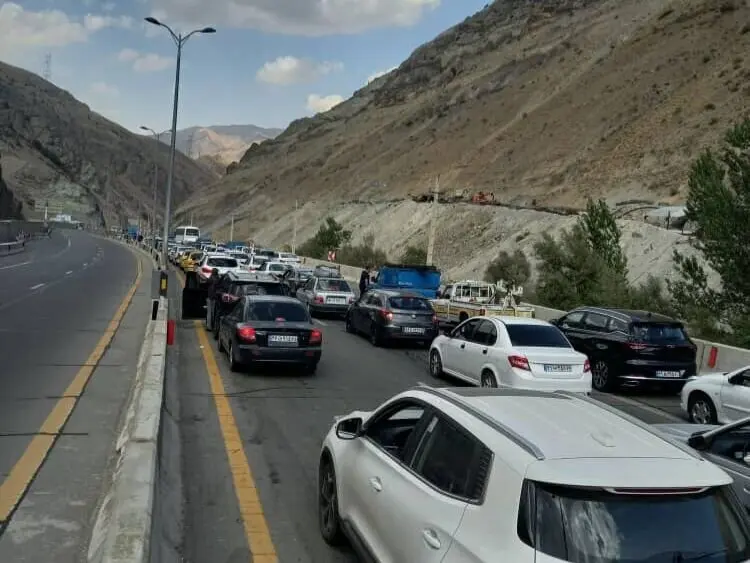 ترافیک سنگین در آزادراه‌های تهران و کرج؛ مه‌گرفتگی در محورهای شمالی