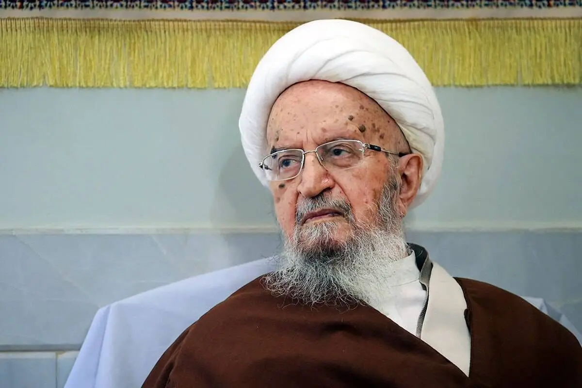 بیعت آیت الله مکارم شیرازی با رهبر جدید انقلاب 