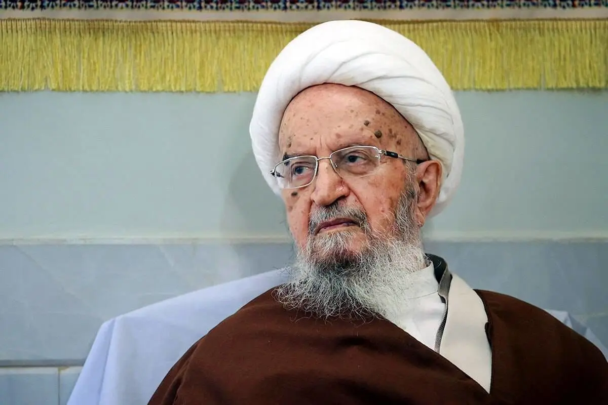 بیعت آیت الله مکارم شیرازی با رهبر جدید انقلاب 