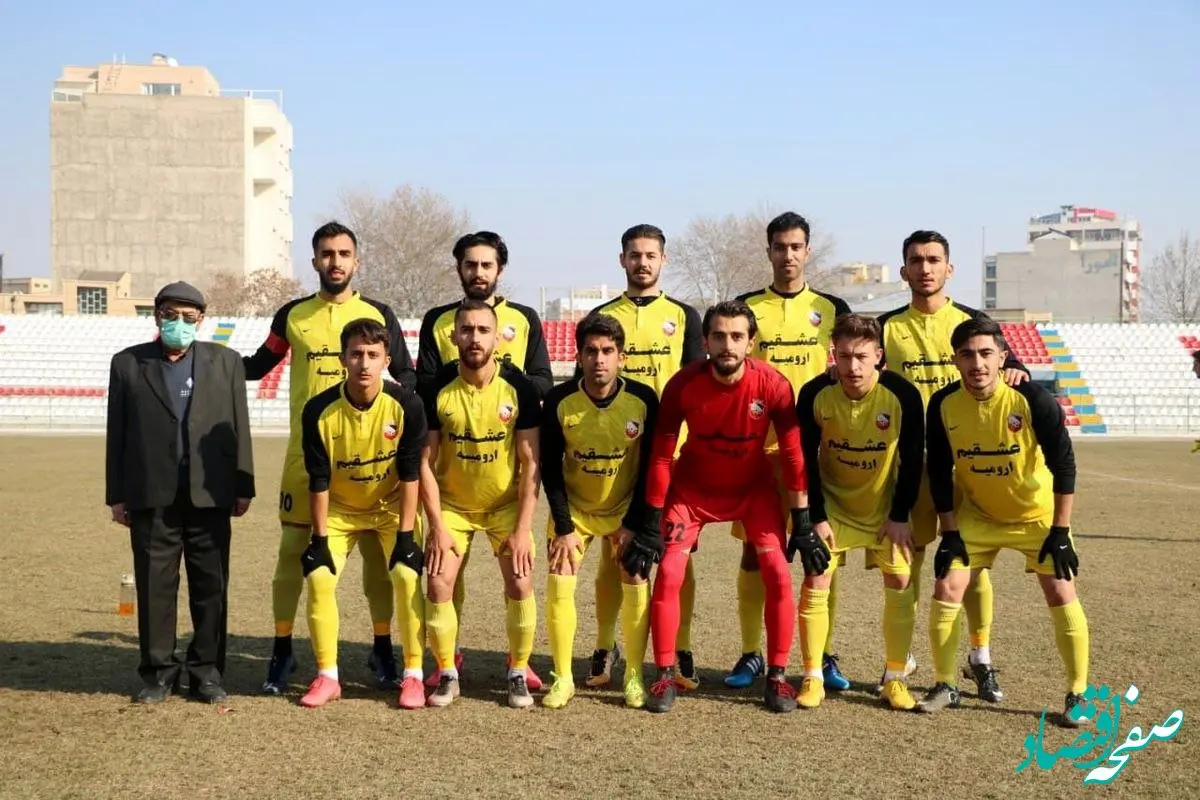 آبروریزی تیم تهرانی/کارت بازی بازیکنان یک تیم فوتبال گرو راننده اتوبوس!