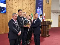 تندیس زرین اجلاس سراسری رضایتمندی مشتری به فولاد هرمزگان رسید
