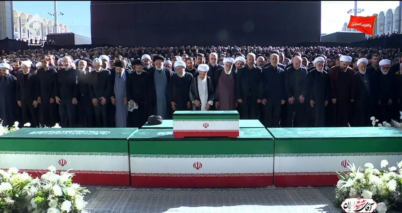 نماز آخر؛ ایران با اشک، رهبر شهید را بدرقه کرد+ فیلم کامل