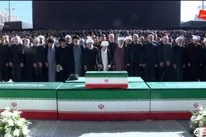 اقامه نماز بر پیکر رهبر شهید انقلاب به امامت آیت الله جعفر سبحانی+فیلم