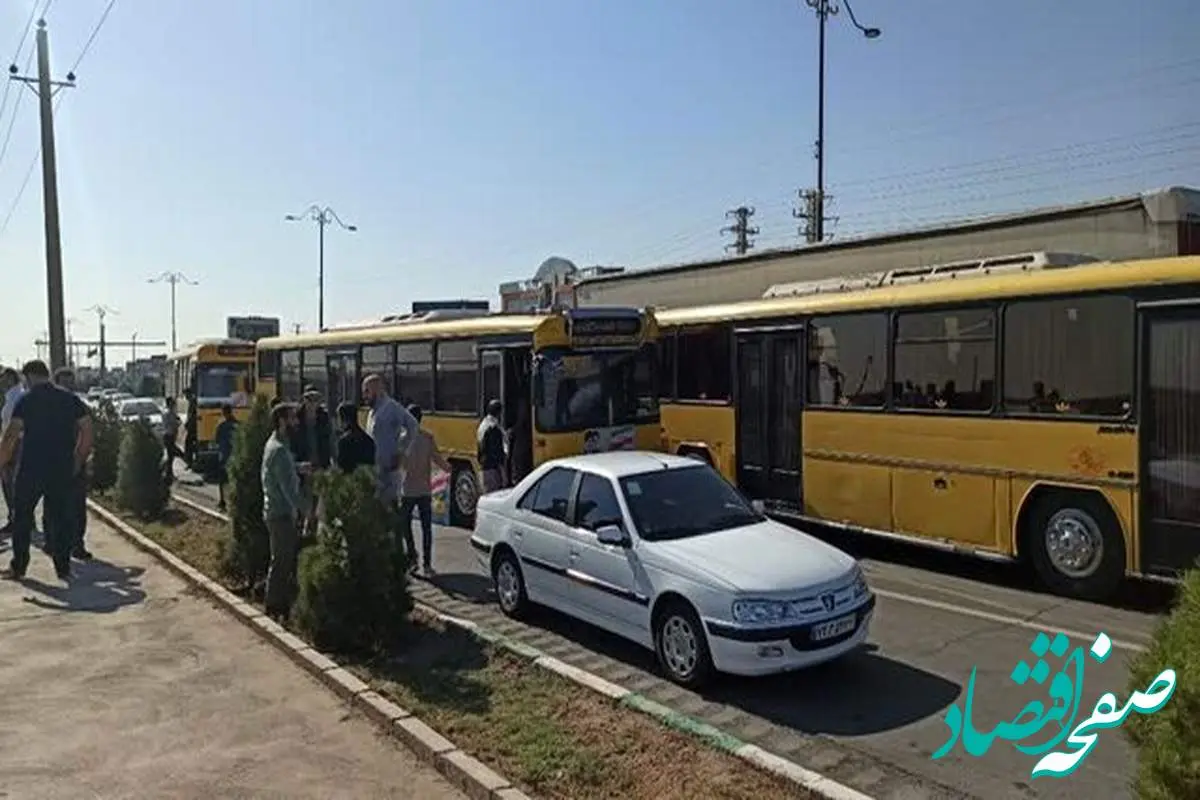 این تصویر از کفن پوشان در مسیر رسیدن به مصلی تهران در جهان غوغایی به پا کرد