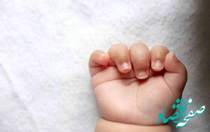 نوزاد عجول تا رسیدن مادر به بیمارستان تاب نیاورد و در خودرو بدنیا آمد + عکس