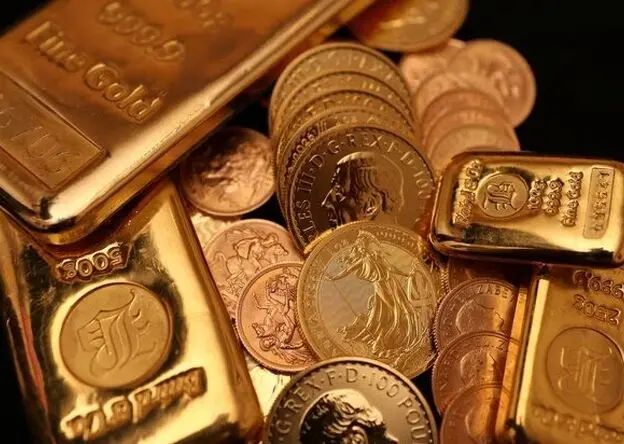 سقوط قیمت جهانی طلا هم‌زمان با افزایش قیمت نفت به بالای ۱۰۰ دلار