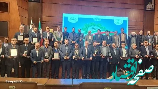 انتخاب شرکت فولاد امیرکبیر کاشان برای دومین بار به عنوان "واحد صنعتی برگزیده سبز کشور" و دریافت تندیس زرین ملی از سازمان حفاظت محیط زیست