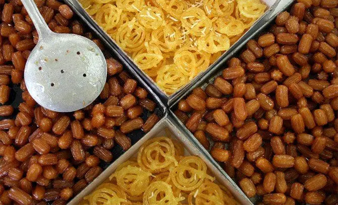 زولبیا و بامیه از سفره‌ها حذف شد؟ سقوط ۵۰ درصدی فروش در قنادی‌ها