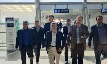 چرا محمود احمدی نژاد نتوانست فرودگاه را ترک کند؟
