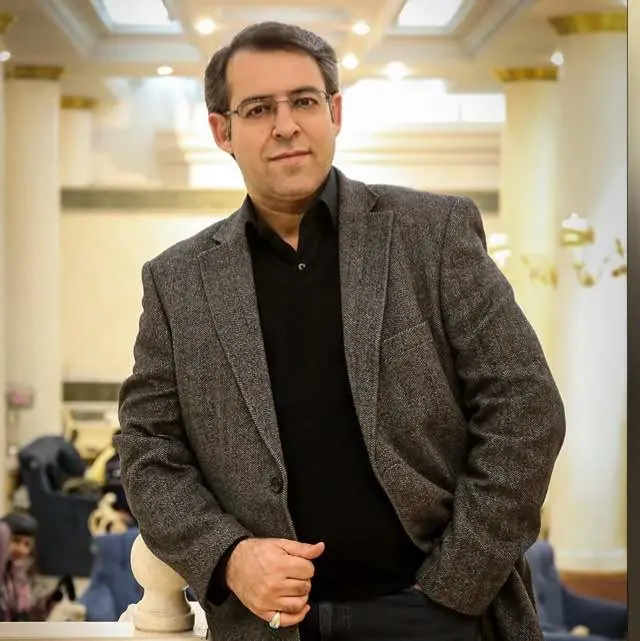 محکومیت اقدام شهرداری ارومیه در استفاده از مجسمه سعدی به‌عنوان تکیه‌گاه داربست