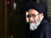 تصویری از امام جمعه تبریز در حال تماشای بازی استقلال و تراکتور
