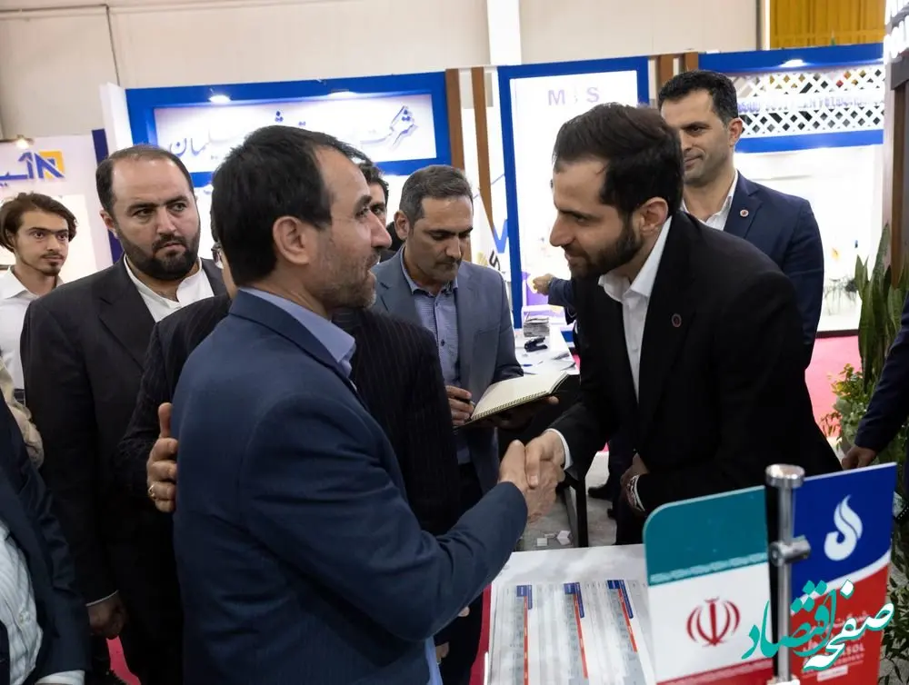  بازدید مدیرعامل شرکت ملی صنایع پتروشیمی ایران از غرفه آریاساسول
