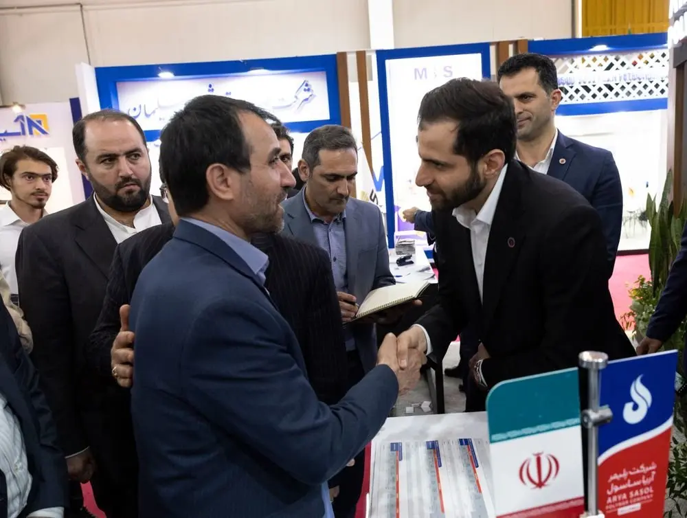  بازدید مدیرعامل شرکت ملی صنایع پتروشیمی ایران از غرفه آریاساسول