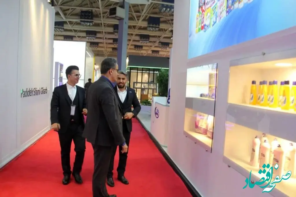 بازدید مدیرعامل پاکسان از غرفه این شرکت در نمایشگاه مواد شوینده، آرایشی و بهداشتی