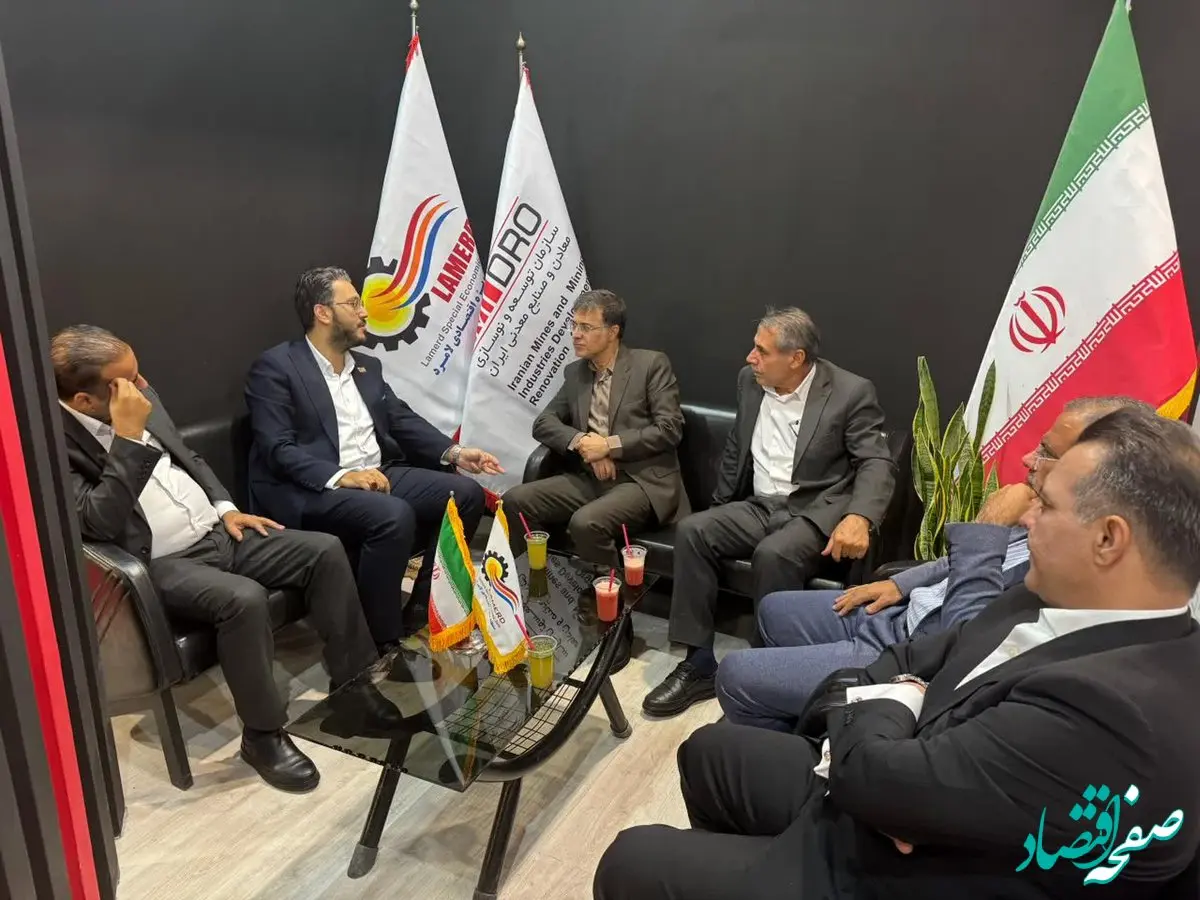 دیدار کارآفرینان و مقامات اقتصادی و صنعتی فارس با مدیرعامل منطقه ویژه اقتصادی لامرد