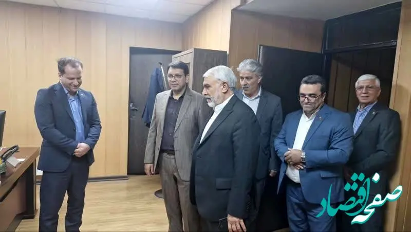 بازدید دکتر جوادی، مدیرعامل موسسه اعتباری ملل، از واحدهای خدمت رسان صف و ستاد