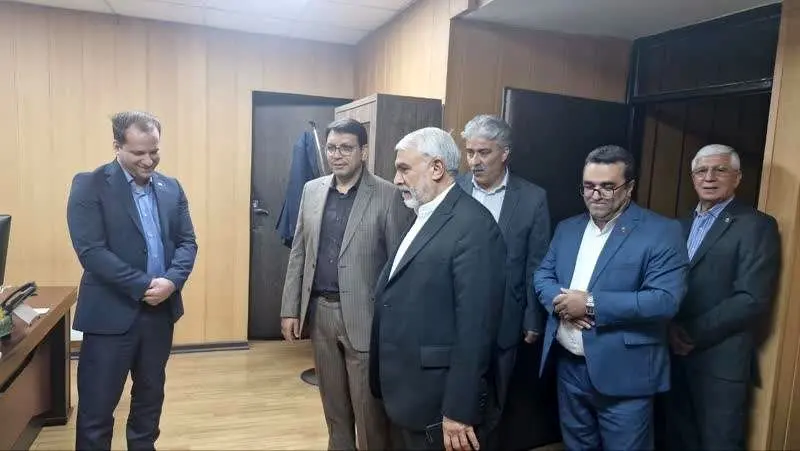 بازدید دکتر جوادی، مدیرعامل موسسه اعتباری ملل، از واحدهای خدمت رسان صف و ستاد