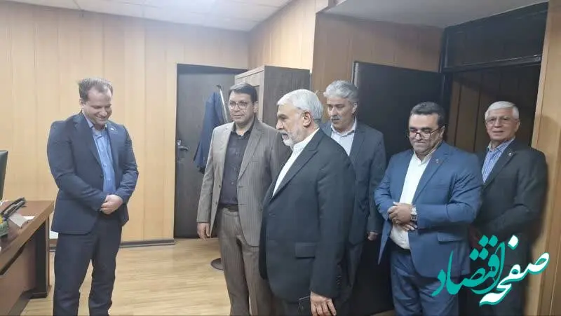 بازدید دکتر جوادی، مدیرعامل موسسه اعتباری ملل، از واحدهای خدمت رسان صف و ستاد