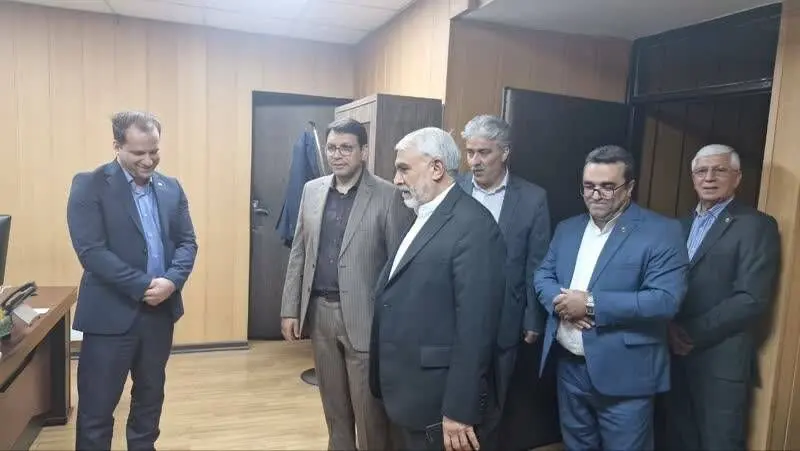 بازدید دکتر جوادی، مدیرعامل موسسه اعتباری ملل، از واحدهای خدمت رسان صف و ستاد