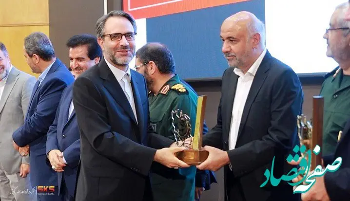 نشان ملی اقتصاد مقاومتی در دستان فولاد کاوه جنوب کیش