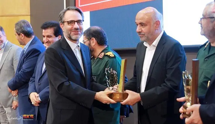 نشان ملی اقتصاد مقاومتی در دستان فولاد کاوه جنوب کیش