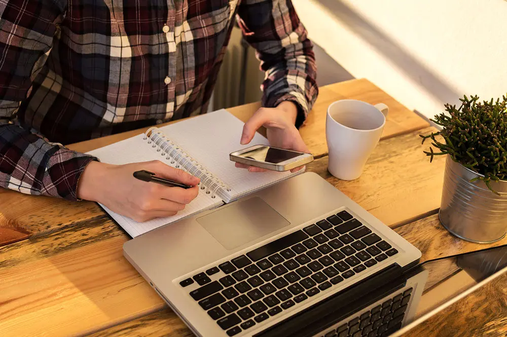 10 گام اساسی برای راه‌اندازی کسب‌وکار آنلاین در سال 2025