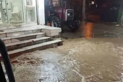 محور مظفرآباد جنوب کرمان به‌دلیل سیلاب مسدود شد