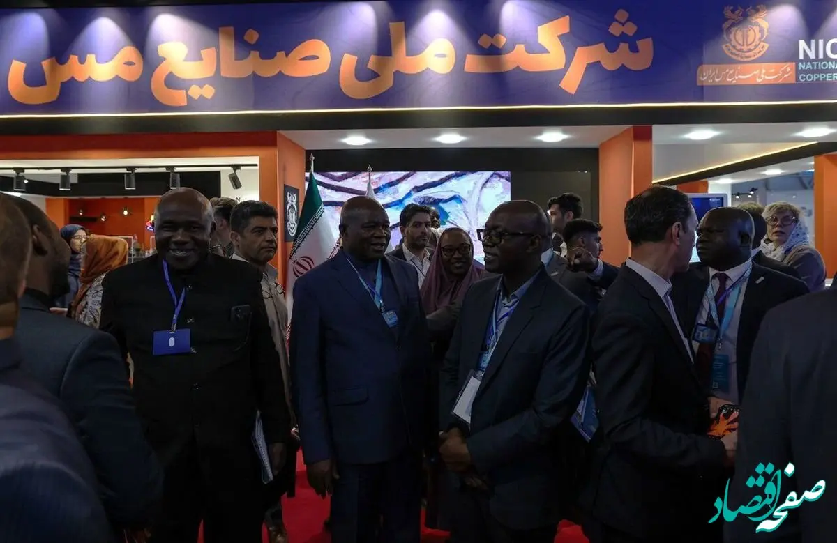 بازدید تجار و بازرگانان خارجی از غرفه شرکت ملی صنایع مس ایران