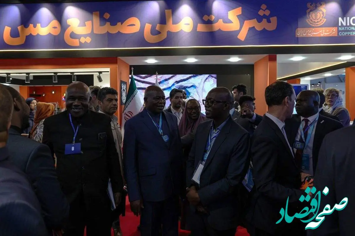 بازدید تجار و بازرگانان خارجی از غرفه شرکت ملی صنایع مس ایران