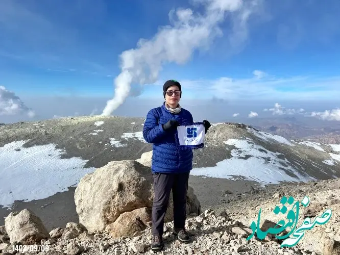  صعود کارمند مدیریت استان هرمزگان بیمه سرمد به قله تفتان