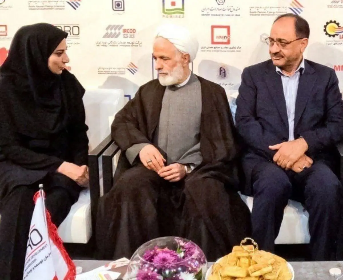 حضور حجت‌الاسلام والمسلمین مجید انصاری، معاون حقوقی رئیس جمهور در غرفه ایمیدرو