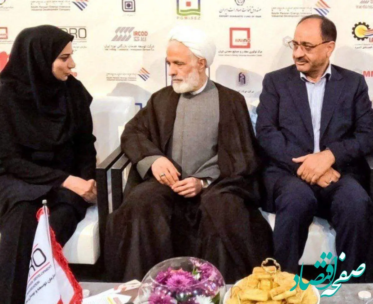 حضور حجتالاسلام والمسلمین مجید انصاری، معاون حقوقی رئیس جمهور در غرفه ایمیدرو
