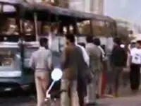 به آتش کشیدن زنان و کودکان در اتوبوسی در شیراز توسط گروهک مجاهدین خلق + تصاویر دلخراش 