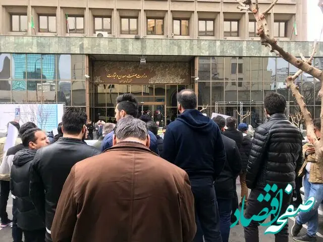 تجمع مشتریان کرمان‌موتور مقابل وزارت صمت و شورای رقابت