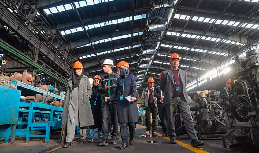 بازدید مدیرکل حفاظت محیط زیست استان اصفهان از فولاد کویر

