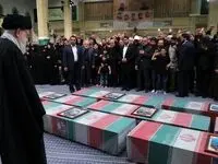 تصویری خاص از رهبر انقلاب بر پیکر مستشاران نظامی شهید شده در حمله موشکی اسرائیل