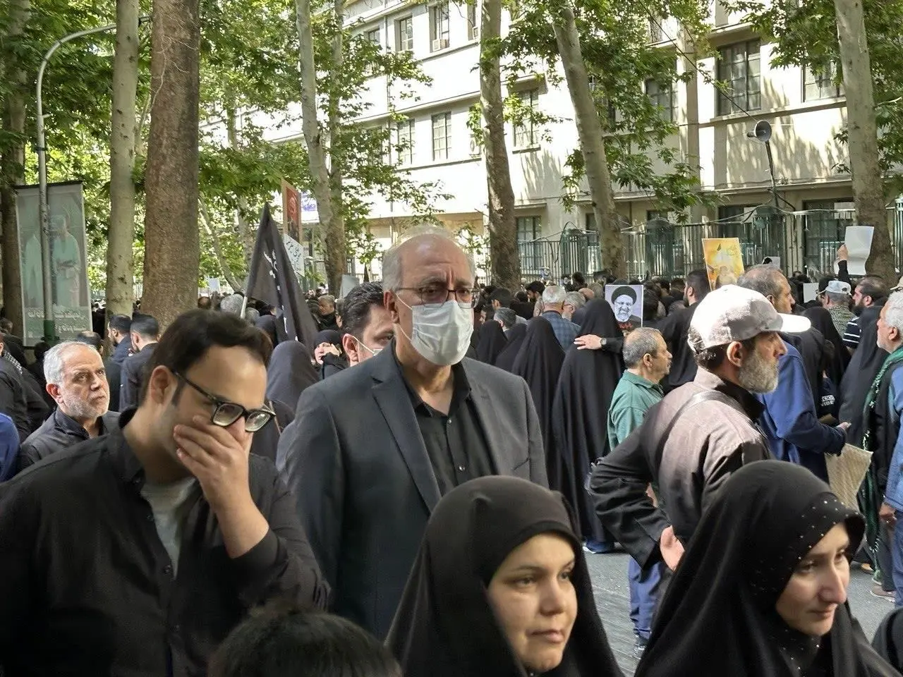  حضور مدیرعامل بانک مسکن در آیین تشییع پیکرهای پاک رییس جمهور انقلابی و دیگر شهدای خدمت