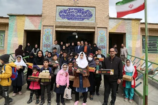 دیدار مدیرعامل پتروشیمی کرمانشاه با دانش آموزان و مسئولین مدرسه استثنایی مشعل دانش شهرستان هرسین