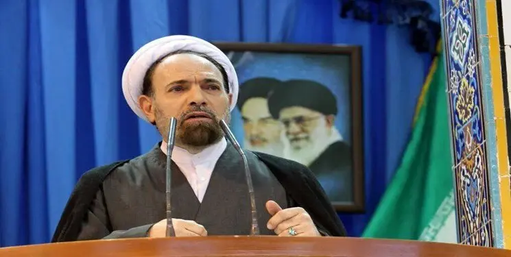 واکنش و عصبانیت این امام جمعه به ماجرای عکس گرفتن طلبه قمی از یک زن غوغا به پا کرد