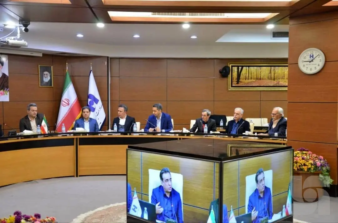 مدیرعامل بیمه سرمد با مدیر امور شعب بانک صادرات خراسان رضوی دیدار و گفتوگو کرد