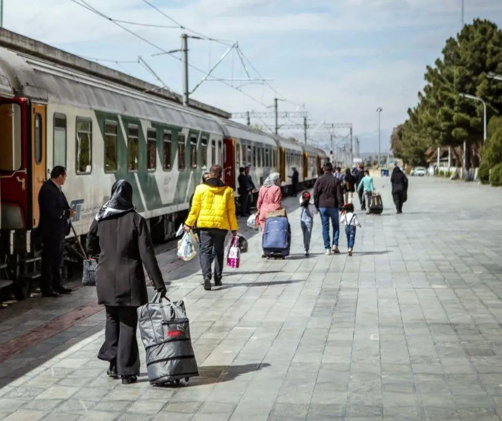 آغاز پیش فروش بلیت‌ قطارهای فروردین و اردیبهشت از امروز چهارشنبه