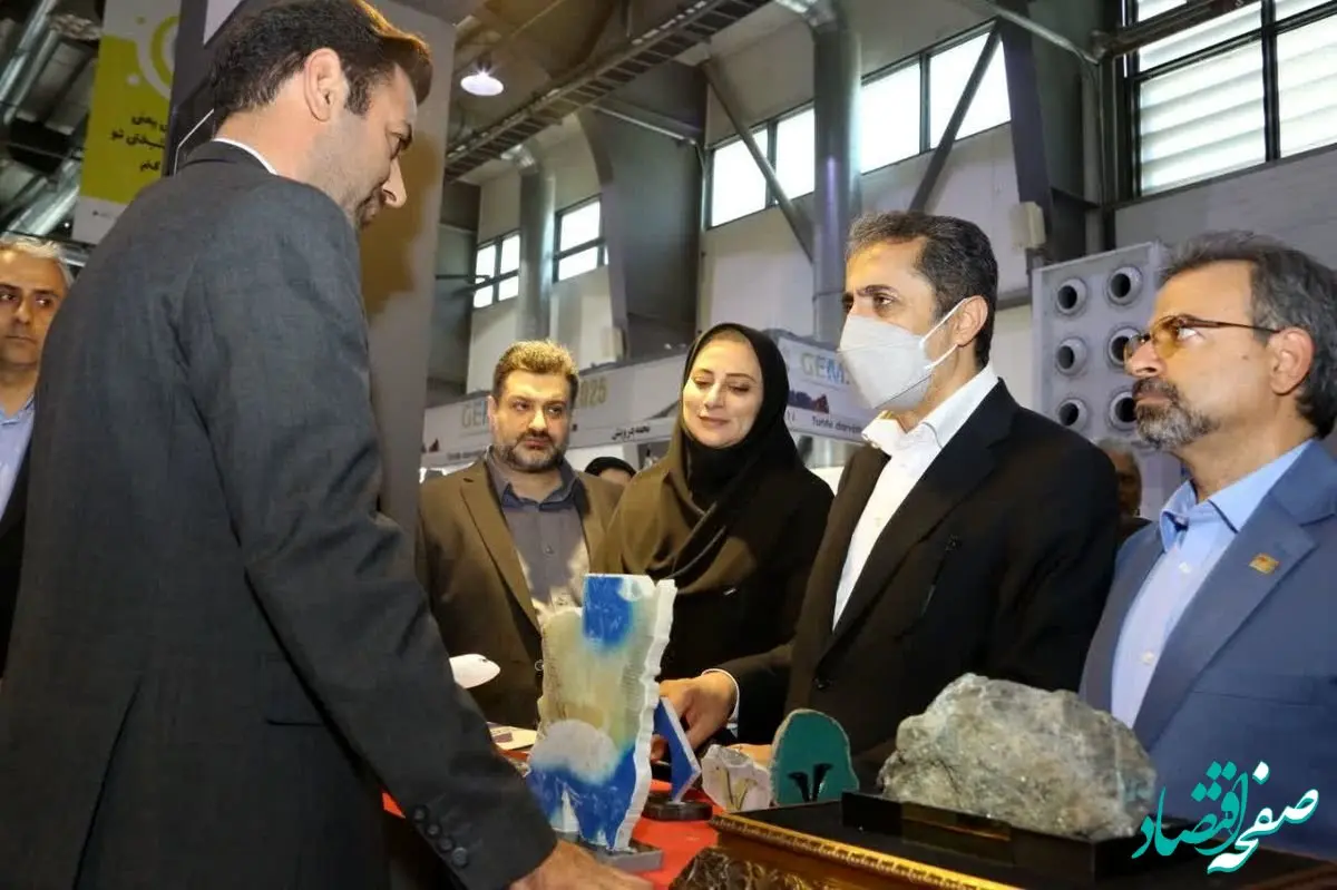 در دومین نمایشگاه بین المللی گوهرسنگ‌ها؛بازدید مدیرعامل مس و رییس هیات عامل ایمیدرو از غرفه مرکز تحقیقات یزد