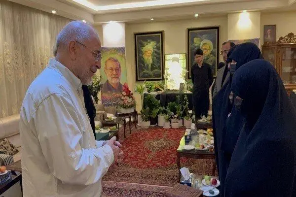 دیدار قالیباف با خانواده شهید لاریجانی + عکس