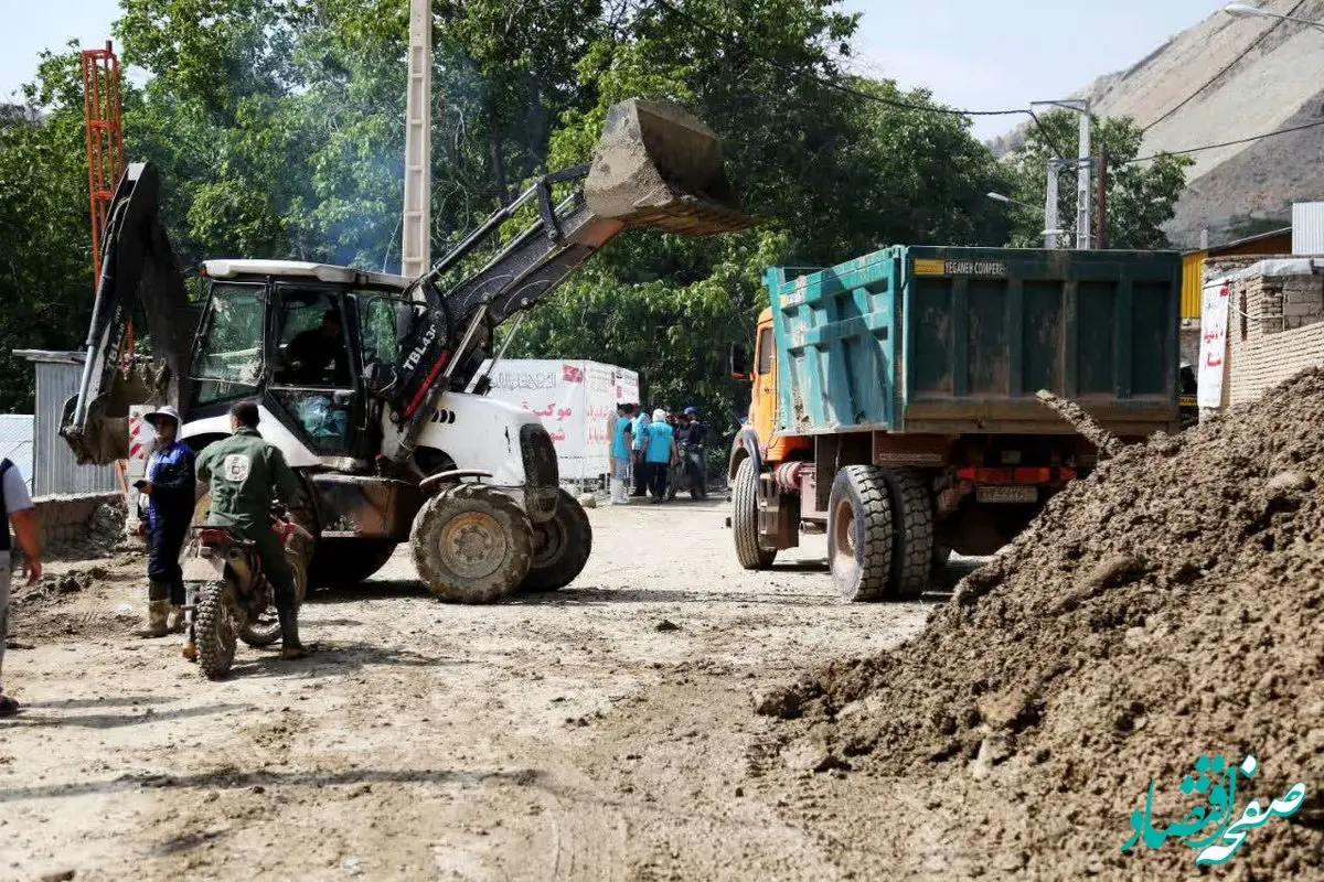 توزیع و پخت غذای گرم در مناطق سیل زده استان  های مازندران و اردبیل به همت بنیاد برکت