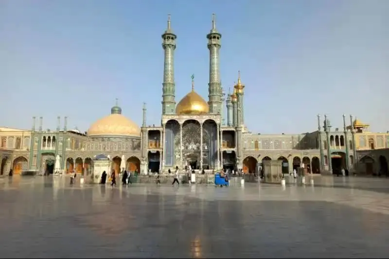 خدمت‌رسانی شبانه‌روزی ۳۵۰ خادم در بقاع متبرک قم همزمان با مراسم تشییع