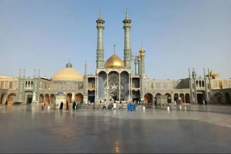خدمت‌رسانی شبانه‌روزی ۳۵۰ خادم در بقاع متبرک قم همزمان با مراسم تشییع